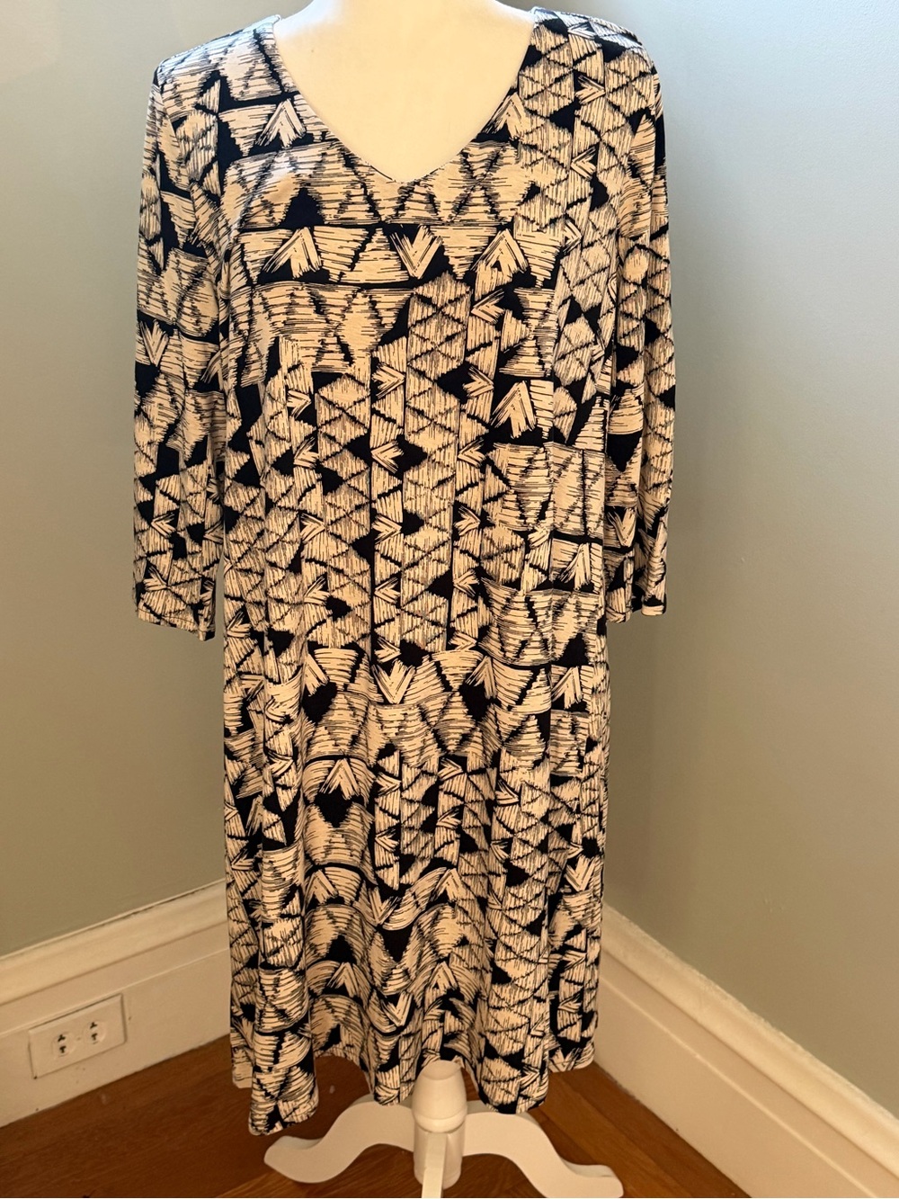 Chico’s Black White Abstract Geometric Midi Dress 3/4 Sleeve Size 2 US 12/14